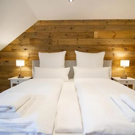 Schiefer Hotel